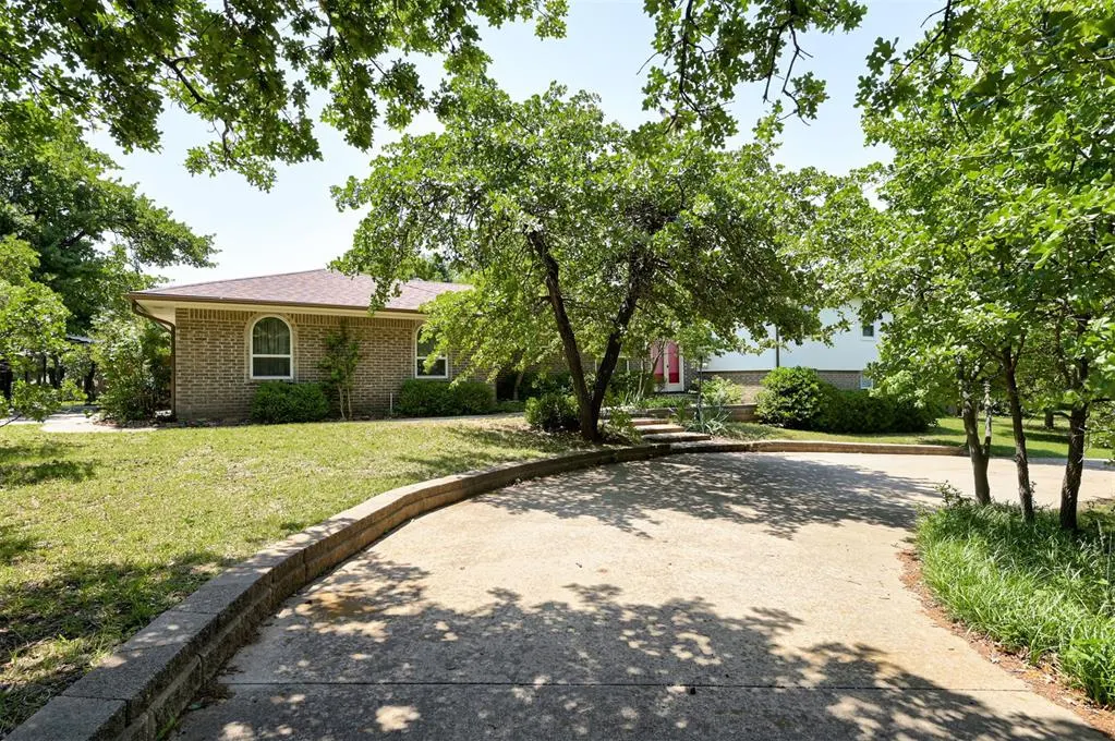 Photo 4 — 2400 Old Farm Road, Edmond, OK 73013