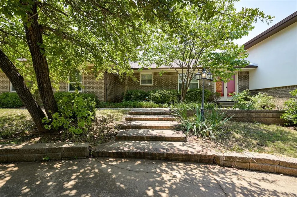 Front exterior — 2400 Old Farm Road, Edmond, OK 73013