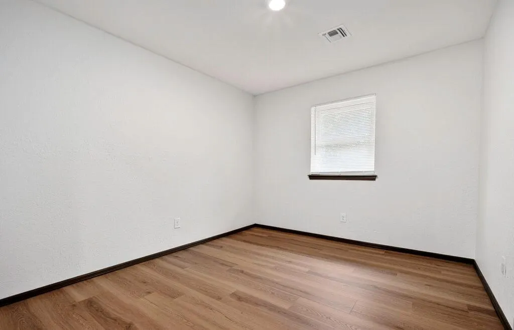 Photo 10 — 742 W Juniper Drive, Mustang, OK 73064