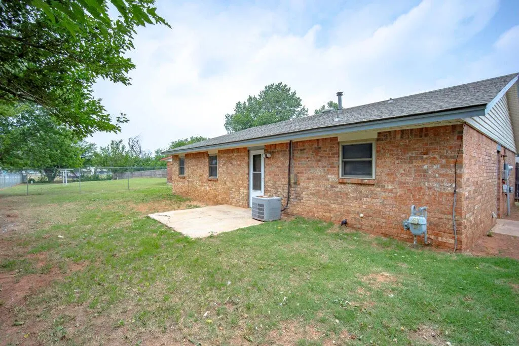 Photo 18 — 742 W Juniper Drive, Mustang, OK 73064