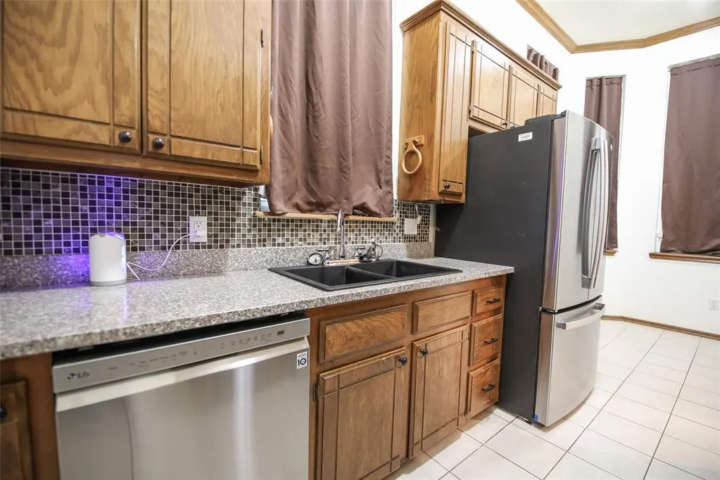 Photo 8 — 9301 Buttonwood Avenue, Moore, OK 73160