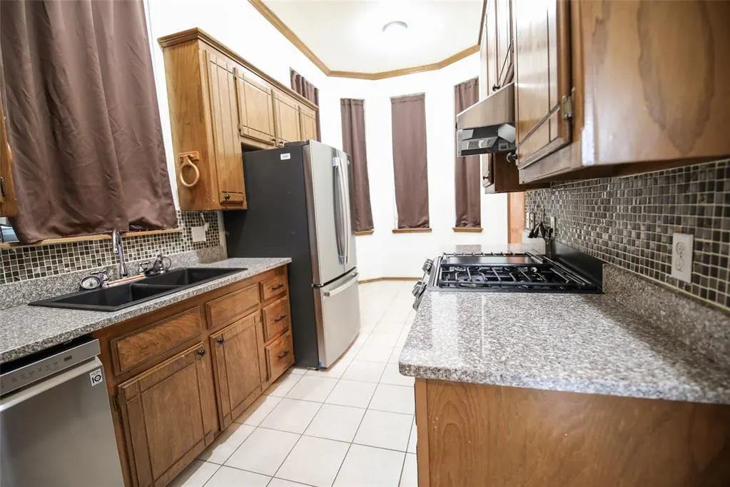 Photo 9 — 9301 Buttonwood Avenue, Moore, OK 73160