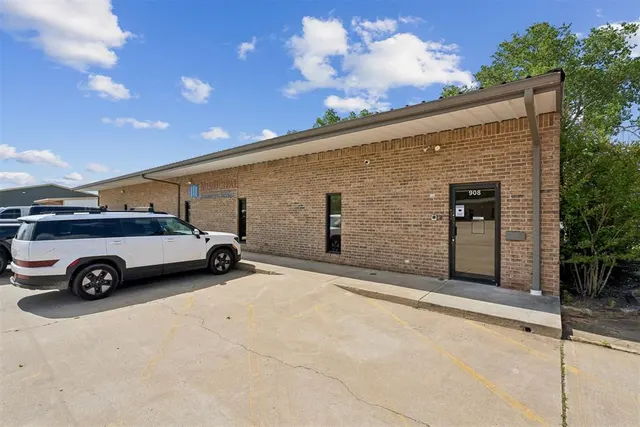 Photo 6 — 908 E 35th Street, Shawnee, OK 74804