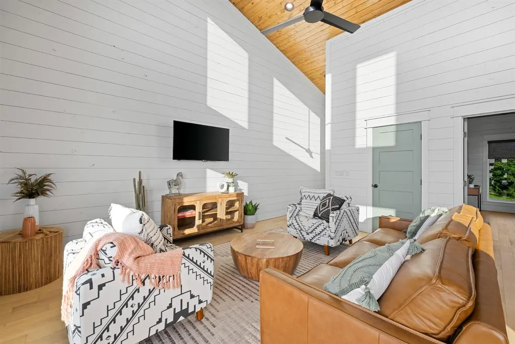 Photo 2 — 99 Hickory Springs Trail, Broken Bow, OK 74728