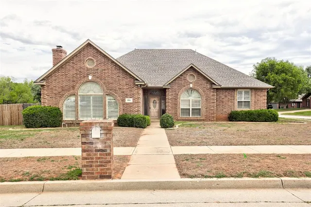 Photo 2 — 1801 Churchill Road, Yukon, OK 73099