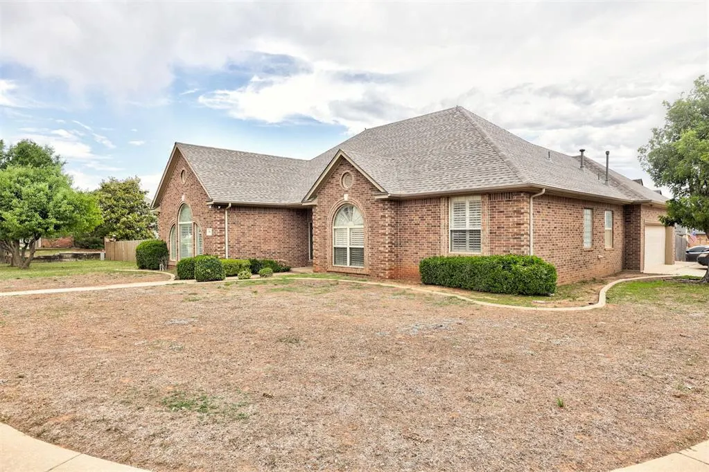 Photo 4 — 1801 Churchill Road, Yukon, OK 73099