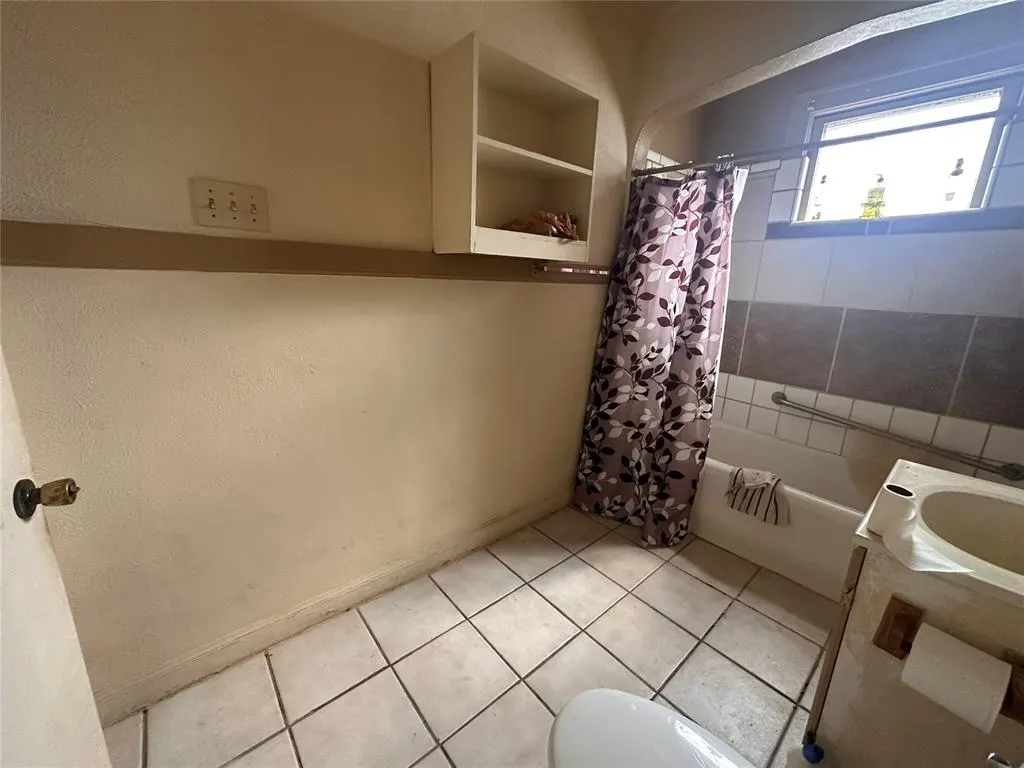 Photo 9 — 941 NE 20th Street, Oklahoma City, OK 73105