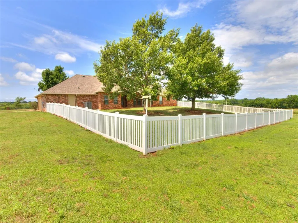 Photo 8 — 104278 Homestead Drive, McLoud, OK 74851