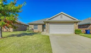 Sold home at 823 Monarch Way