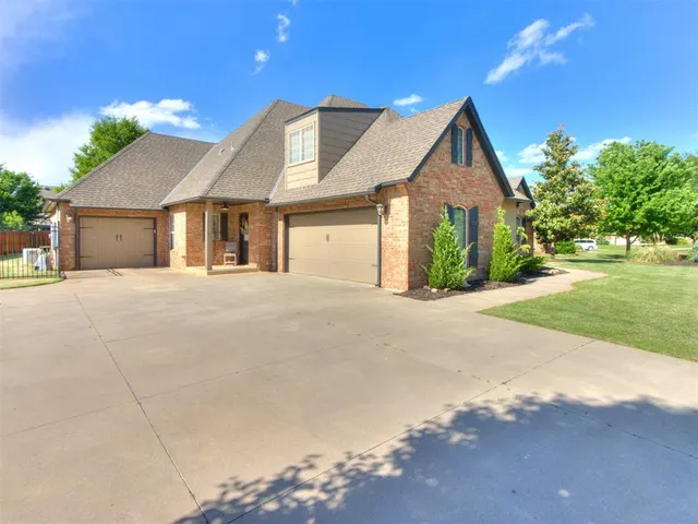 Photo 5 — 1017 W Camellia Way, Mustang, OK 73064