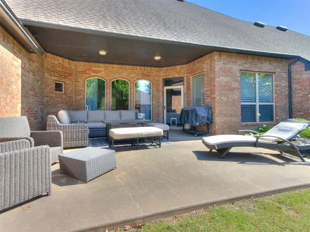 Photo 8 — 1017 W Camellia Way, Mustang, OK 73064