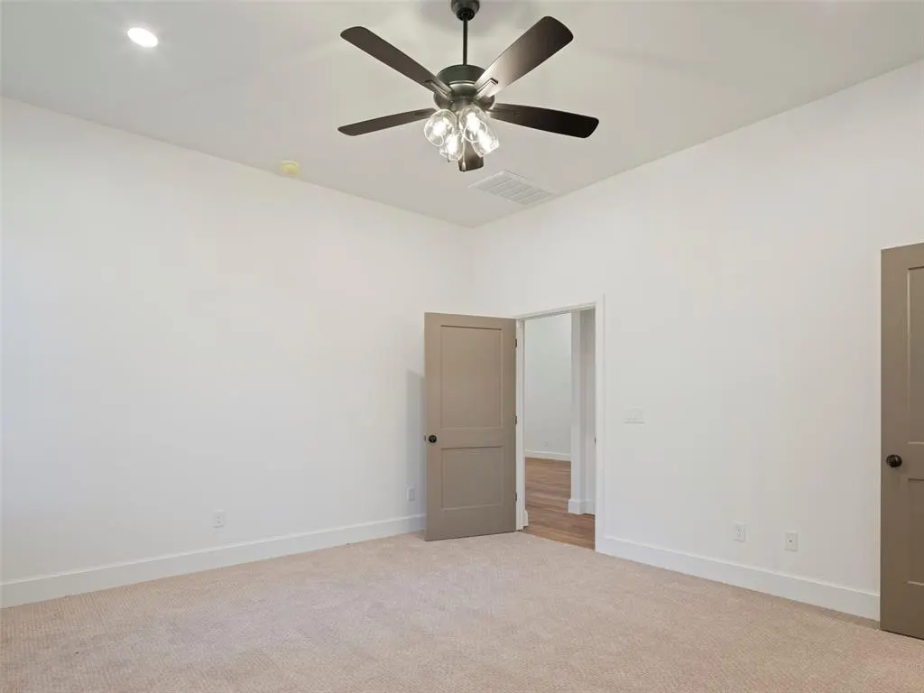 Photo 18 — 9201 Prairie Farms Drive, Mustang, OK 73071