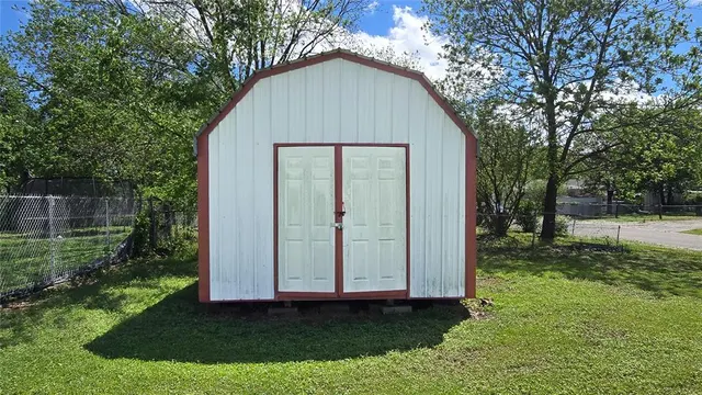 Photo 4 — 204 NE 10th Avenue, Ardmore, OK 73401