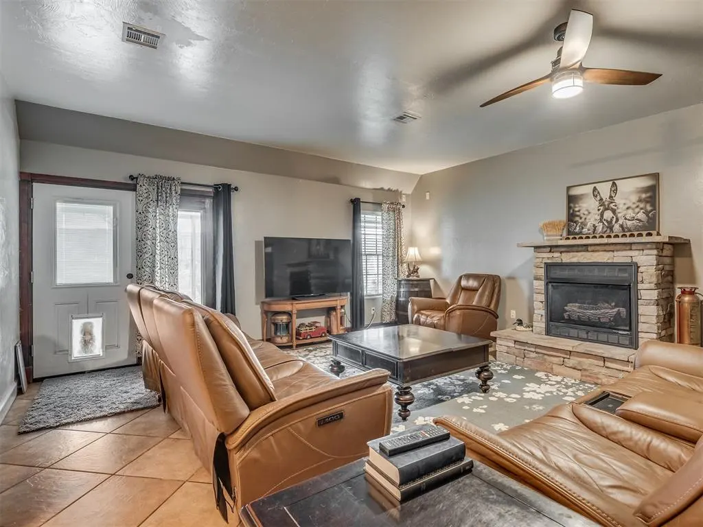 Photo 14 — 210 S Adams Street, Pocasset, OK 73079