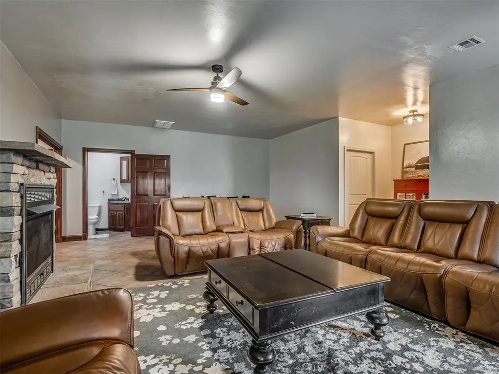 Photo 15 — 210 S Adams Street, Pocasset, OK 73079