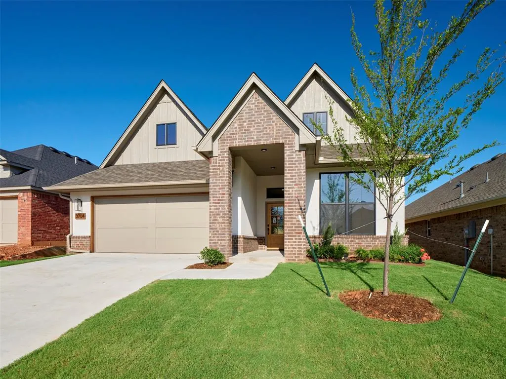 Photo 2 — 3704 Bedrock Drive, Norman, OK 73069