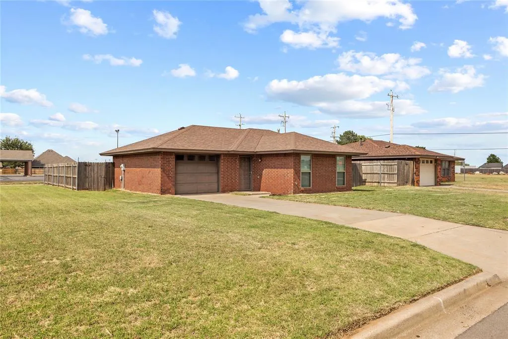 Photo 2 — 2309 Seth Avenue, Weatherford, OK 73096