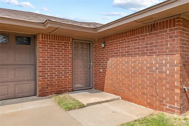 Photo 3 — 2309 Seth Avenue, Weatherford, OK 73096
