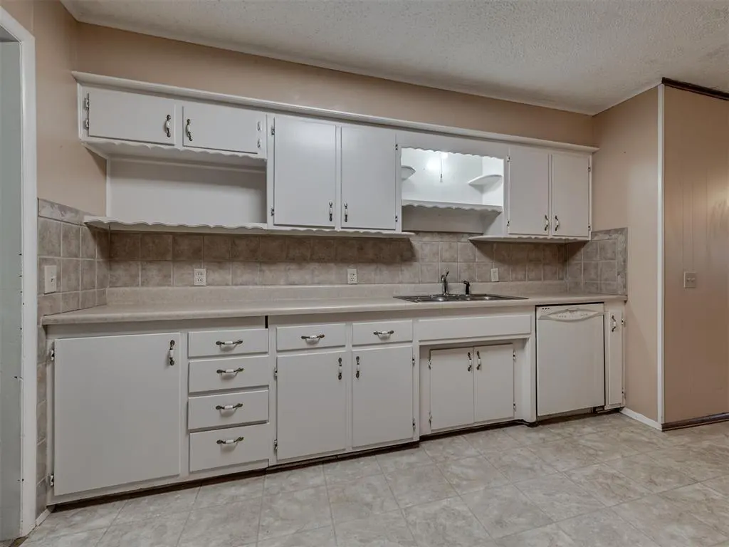 Photo 10 — 20810 Silver Street, Harrah, OK 73045