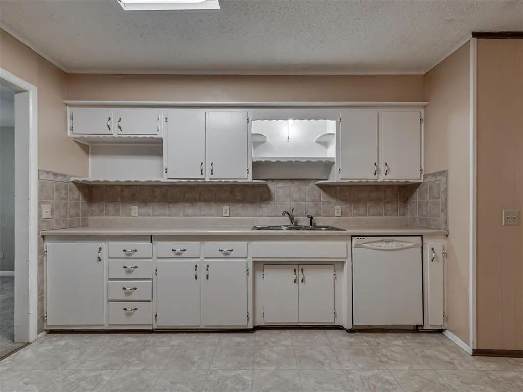 Photo 11 — 20810 Silver Street, Harrah, OK 73045