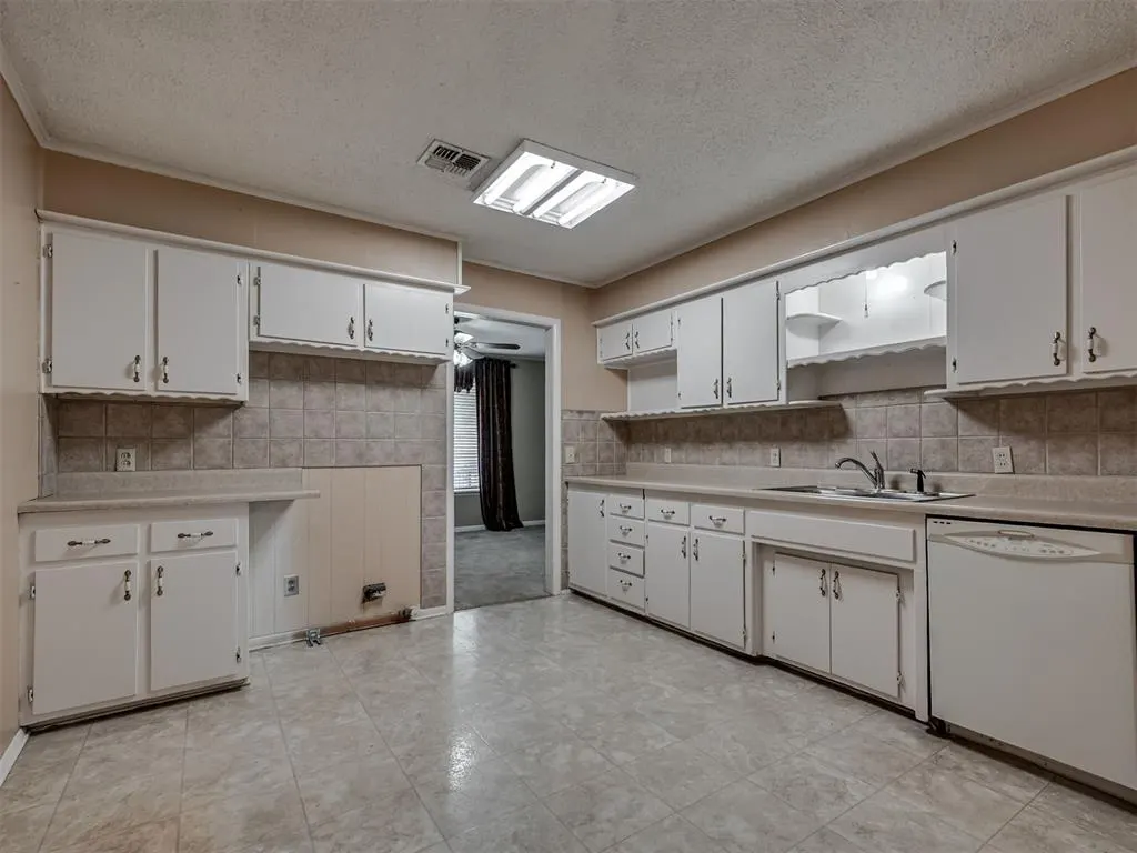 Photo 12 — 20810 Silver Street, Harrah, OK 73045
