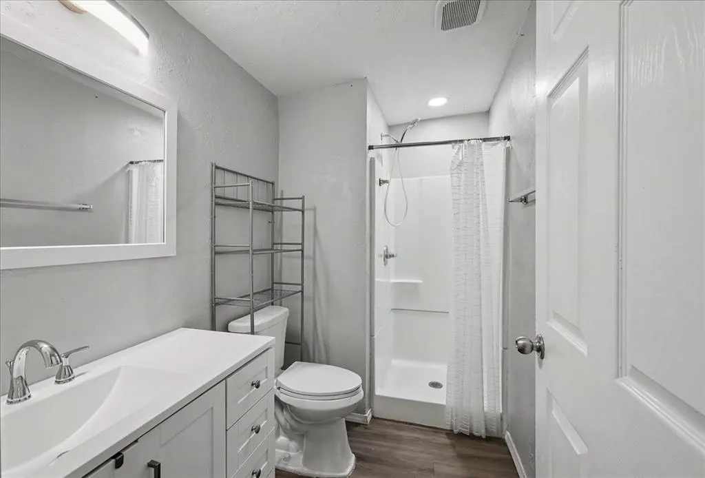 Photo 6 — 805 NW 91st Street, Oklahoma City, OK 73114