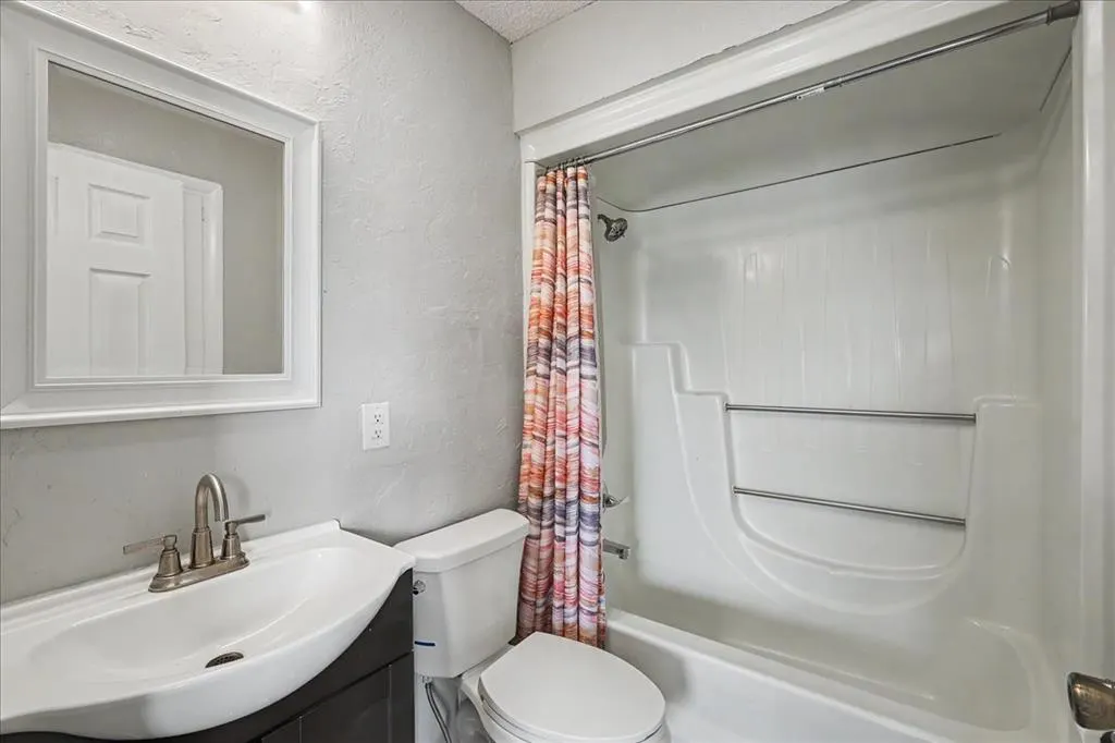 Photo 11 — 805 NW 91st Street, Oklahoma City, OK 73114