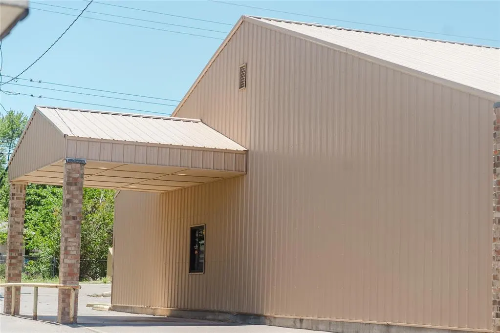Photo 4 — 1220 W 3rd Street, Elk City, OK 73644