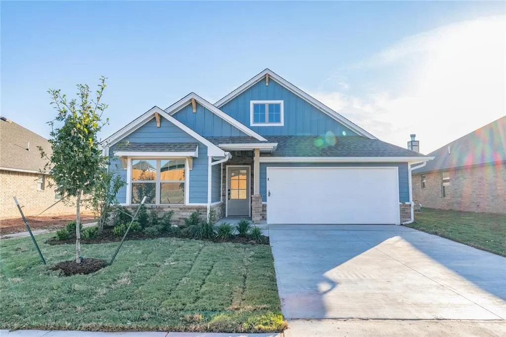 Photo 2 — 8316 Hazelwood Way, Edmond, OK 73034