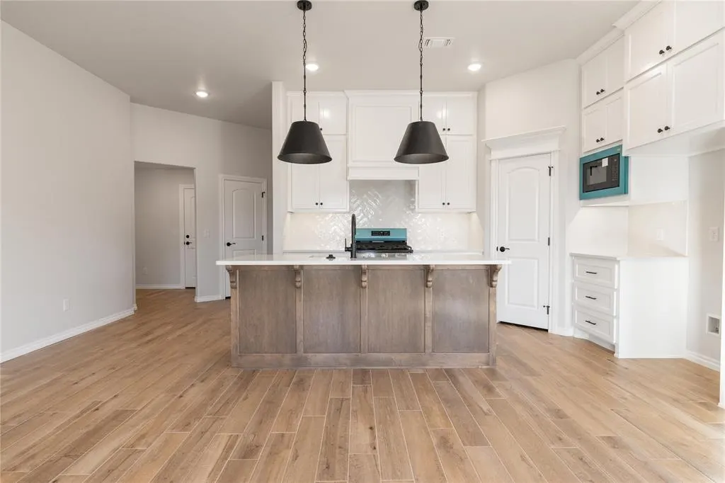 Photo 3 — 8316 Hazelwood Way, Edmond, OK 73034