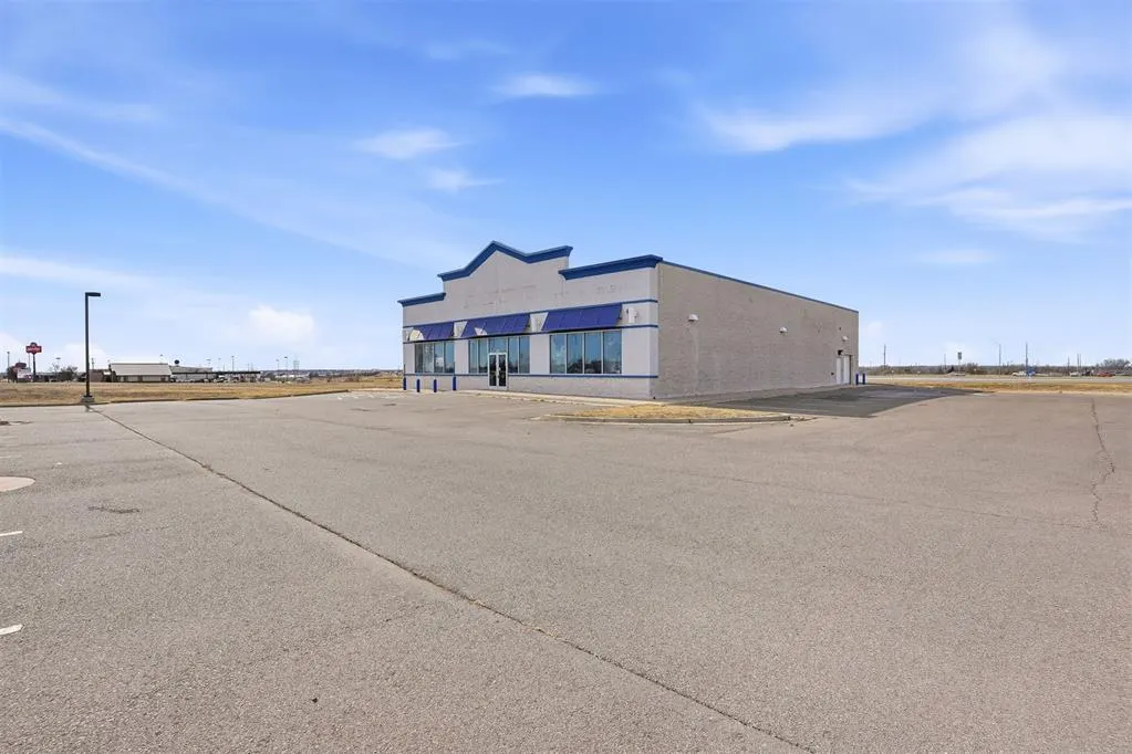 Photo 11 — 401 Regional Drive, Elk City, OK 73644