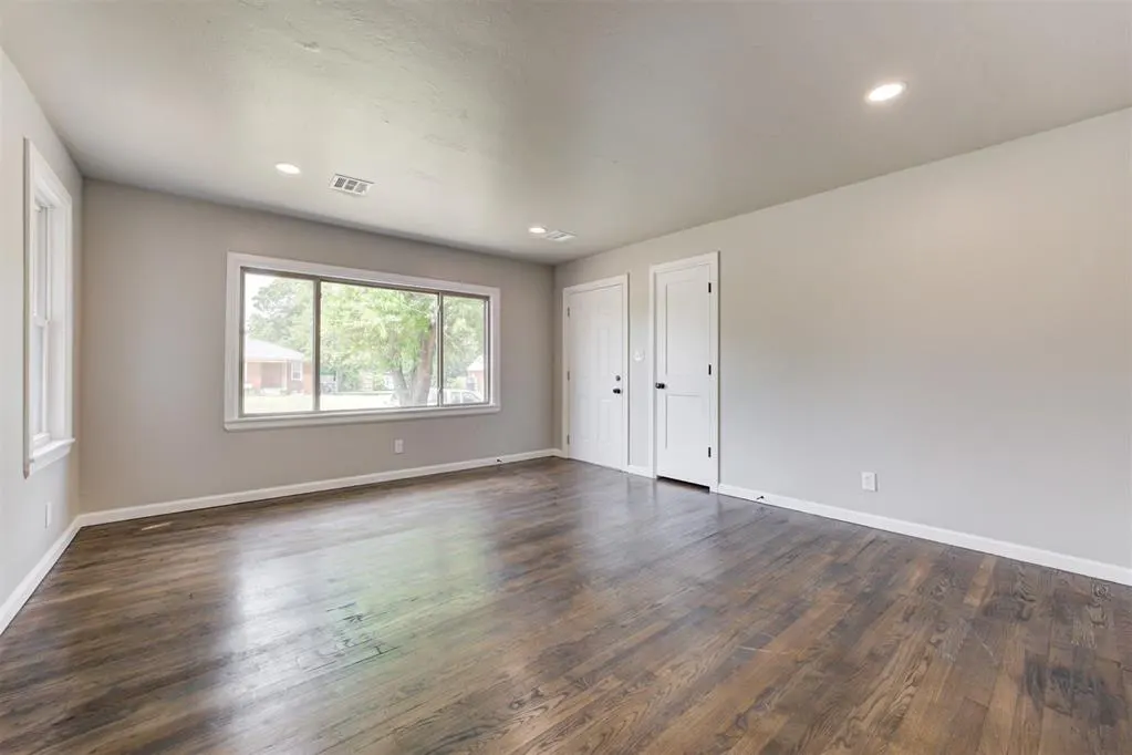 Photo 8 — 736 NW 88th Street, Oklahoma City, OK 73114