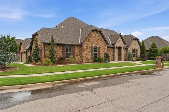 Photo 2 — 4109 Acoma Drive, Moore, OK 73160