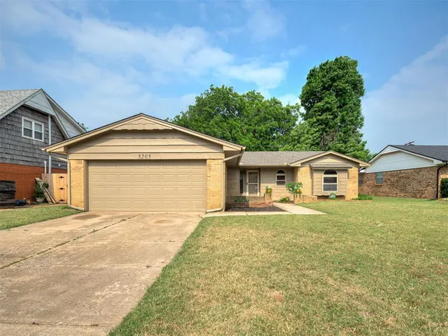 Photo 2 — 3205 N Shannon Avenue, Bethany, OK 73008