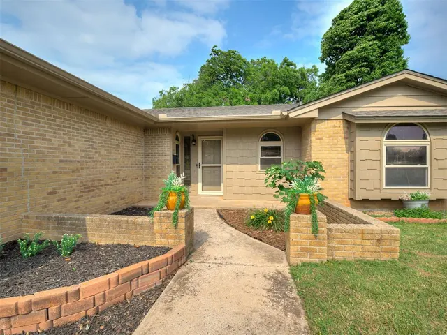 Photo 3 — 3205 N Shannon Avenue, Bethany, OK 73008