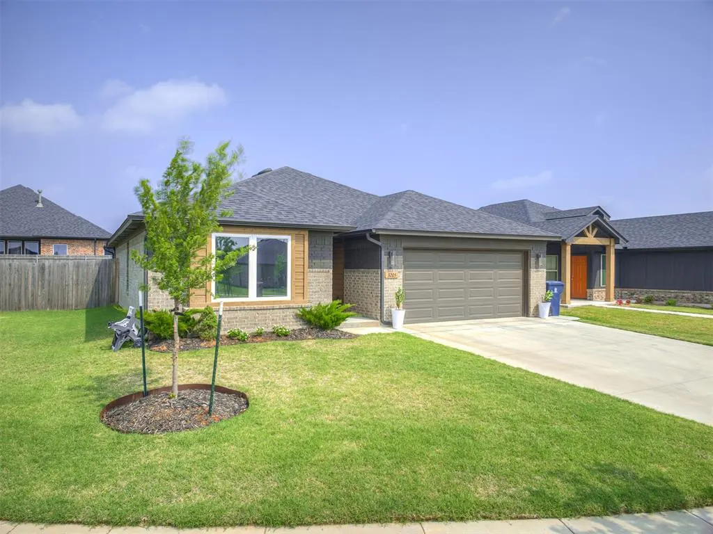 Front exterior — 3205 Piney River Drive, Yukon, OK 73099