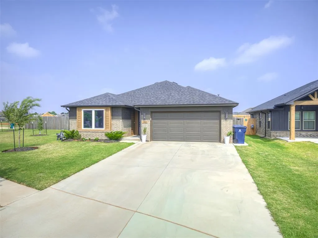 Photo 2 — 3205 Piney River Drive, Yukon, OK 73099