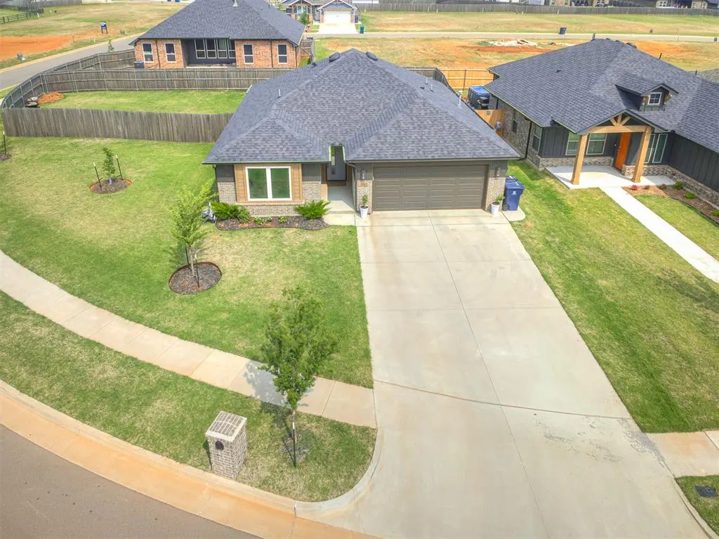 Photo 3 — 3205 Piney River Drive, Yukon, OK 73099