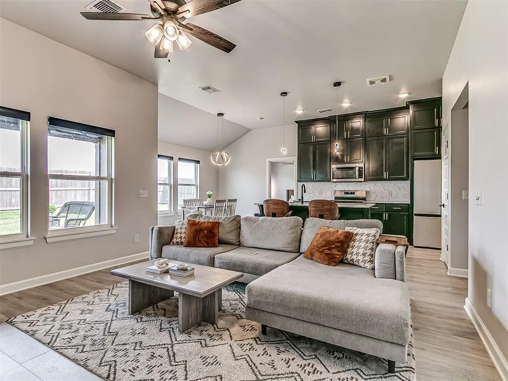Photo 8 — 3205 Piney River Drive, Yukon, OK 73099