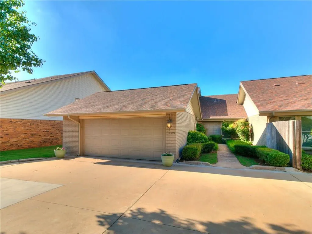 Photo 2 — 11350 Benttree Circle, Oklahoma City, OK 73120