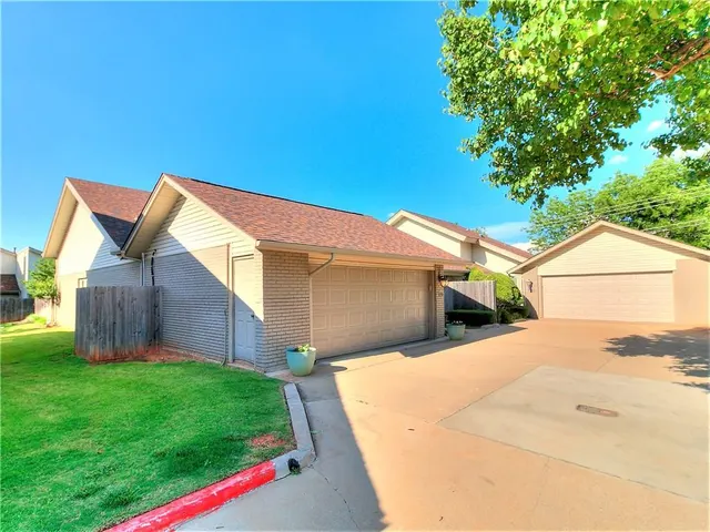 Photo 3 — 11350 Benttree Circle, Oklahoma City, OK 73120