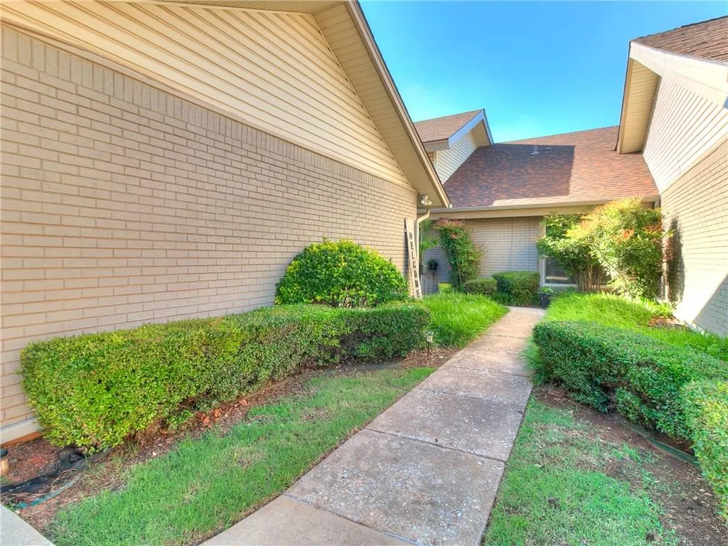 Photo 4 — 11350 Benttree Circle, Oklahoma City, OK 73120