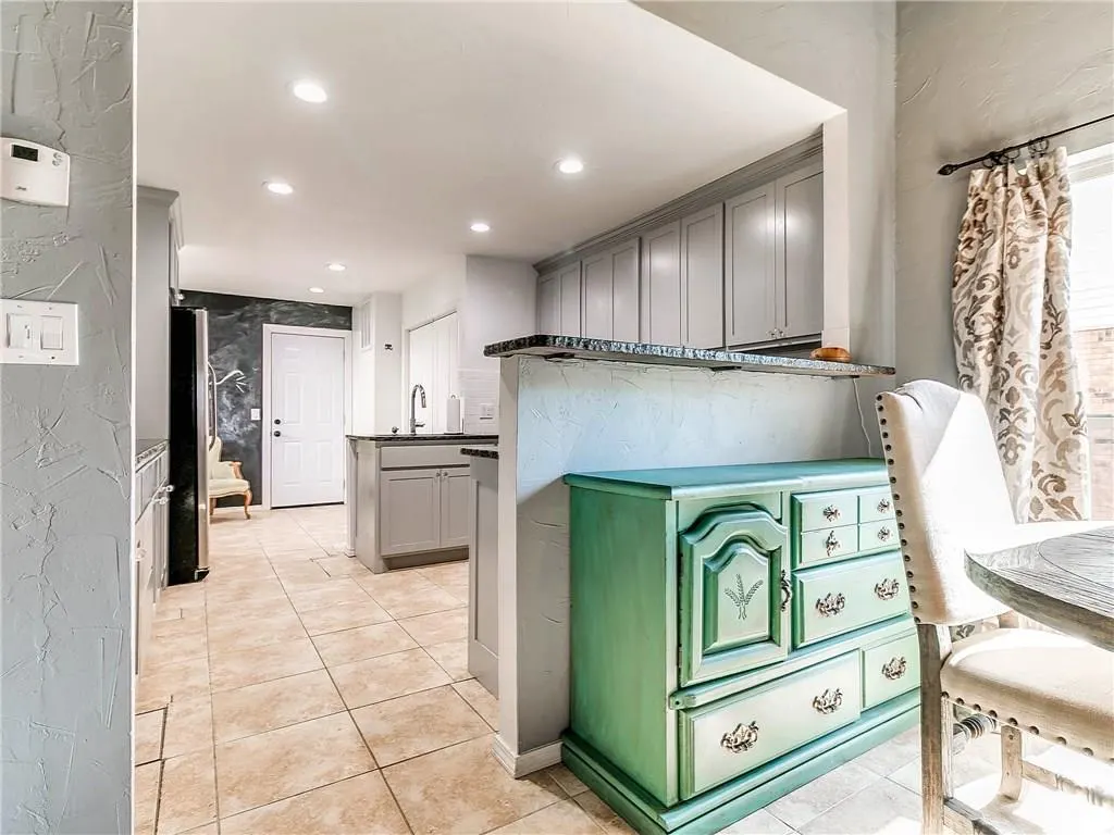 Photo 14 — 11350 Benttree Circle, Oklahoma City, OK 73120