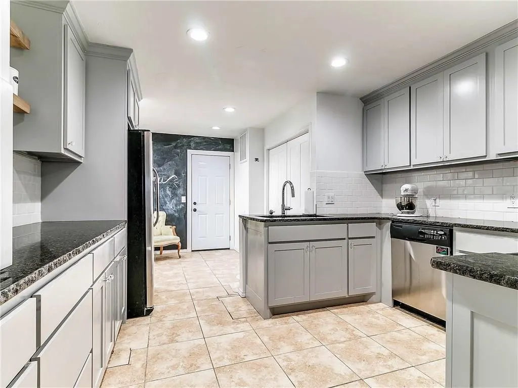 Photo 15 — 11350 Benttree Circle, Oklahoma City, OK 73120