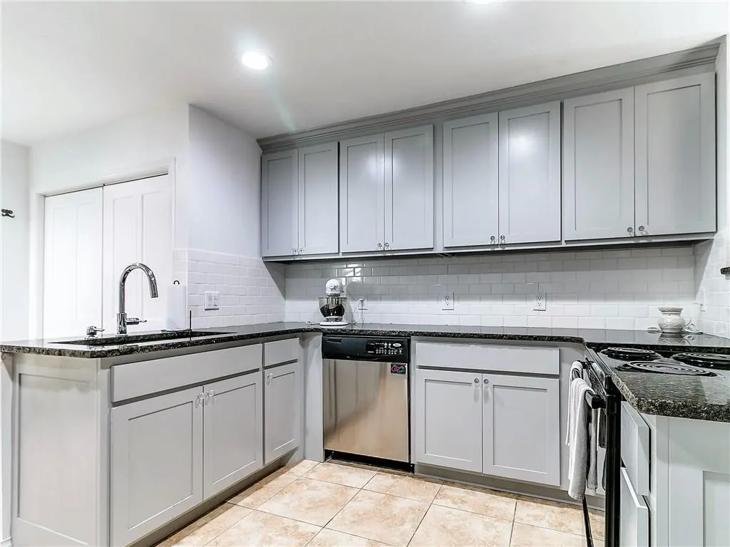 Photo 16 — 11350 Benttree Circle, Oklahoma City, OK 73120