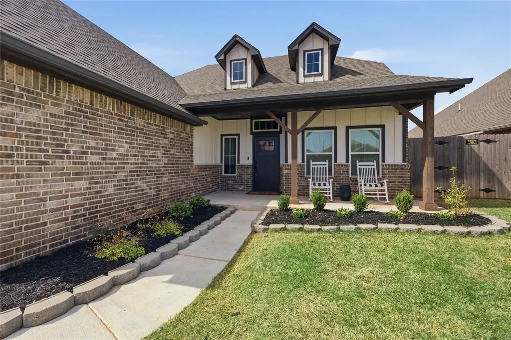 Photo 4 — 18437 Austin Place, Edmond, OK 73012