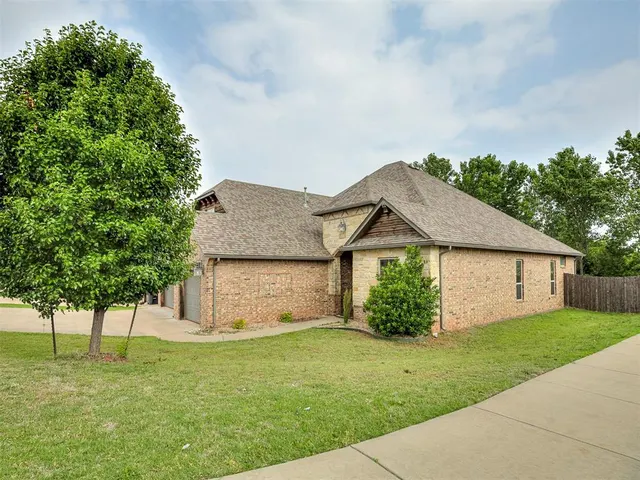 Photo 3 — 2613 NE 14th Street, Moore, OK 73160