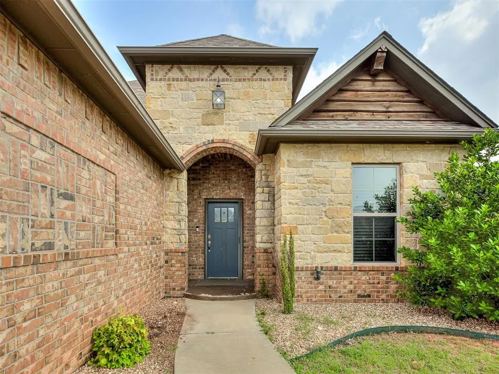 Photo 5 — 2613 NE 14th Street, Moore, OK 73160