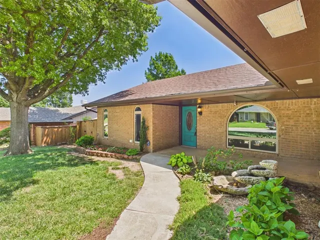 Photo 3 — 2332 Lindenwood Lane, Norman, OK 73071