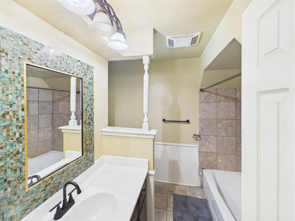 Photo 10 — 2332 Lindenwood Lane, Norman, OK 73071